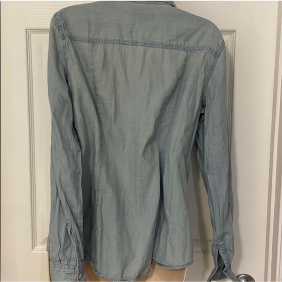 Ann Taylor Loft light blue chambray denim long sleeve button up top shirt womens - Picture 4 of 5